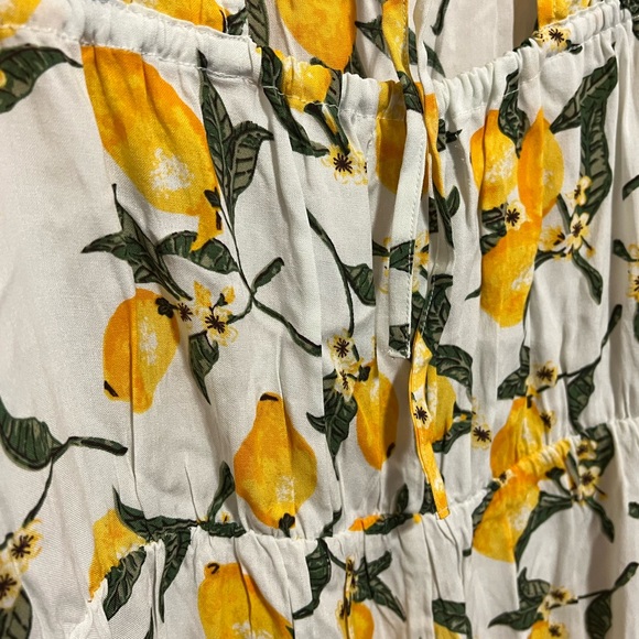 White dress with lemons - Picture 3 of 4